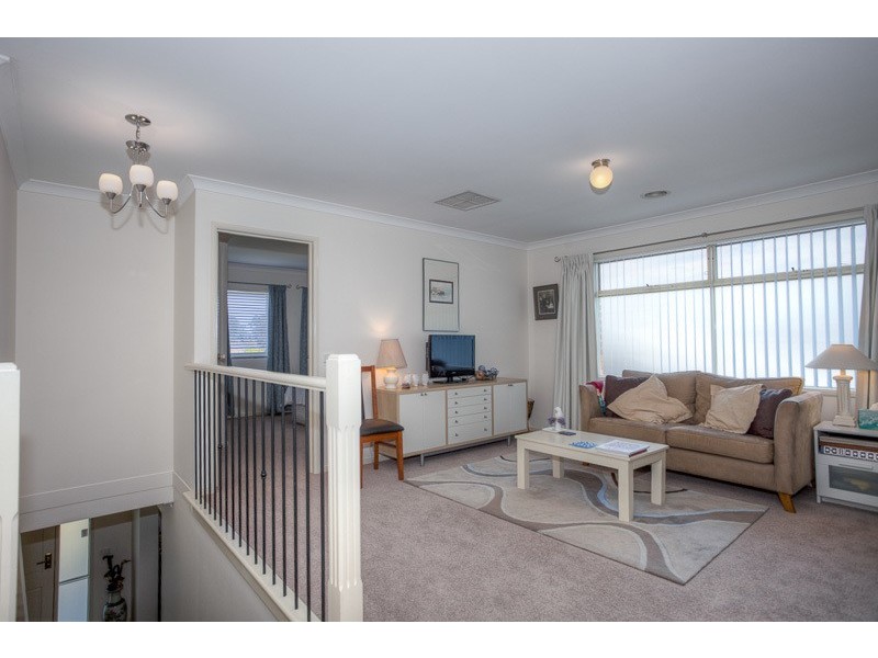 17 Semillon Crt, Sunbury VIC 3429