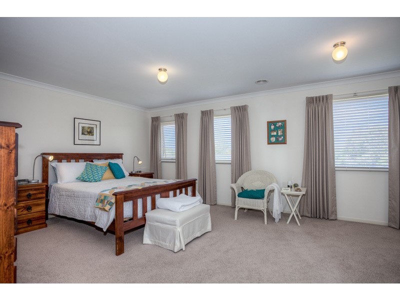 17 Semillon Crt, Sunbury VIC 3429