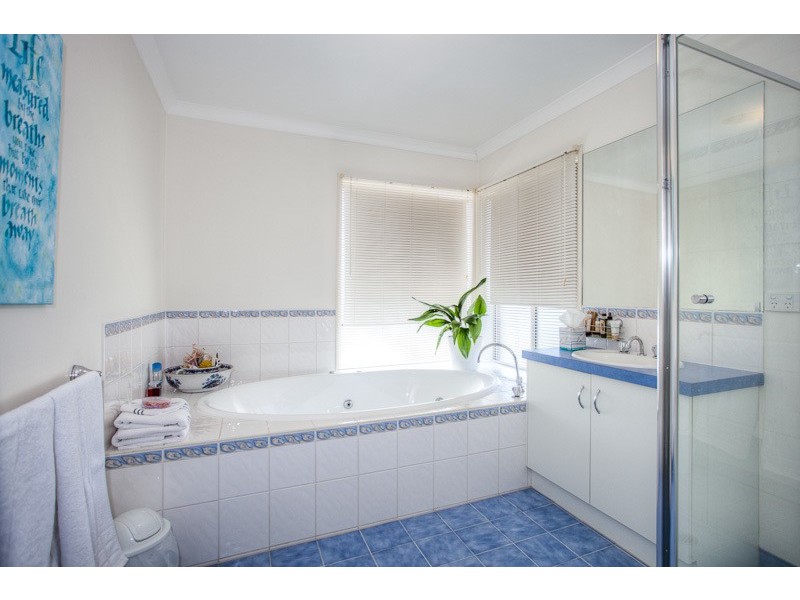 17 Semillon Crt, Sunbury VIC 3429