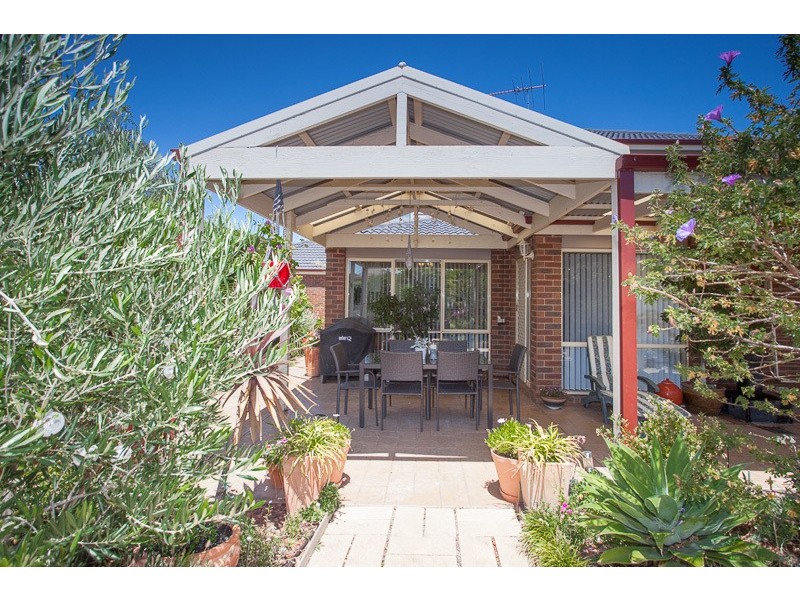 17 Semillon Crt, Sunbury VIC 3429