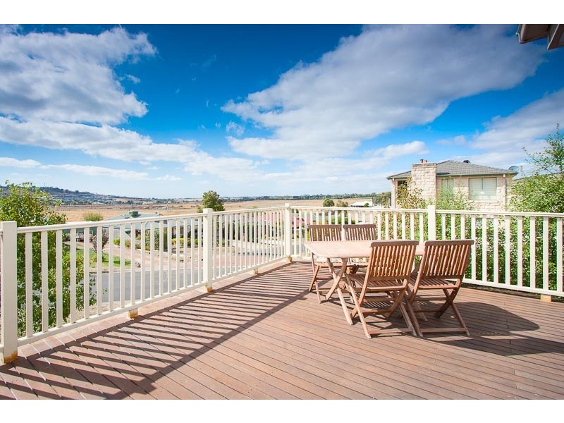 28 Backhaus Avenue, Sunbury VIC 3429