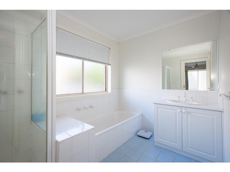 28 Backhaus Avenue, Sunbury VIC 3429
