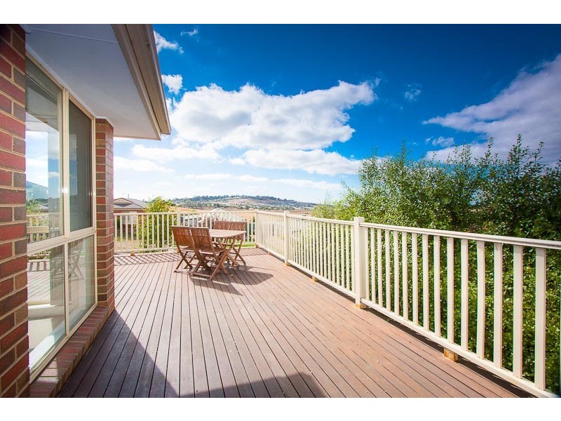 28 Backhaus Avenue, Sunbury VIC 3429