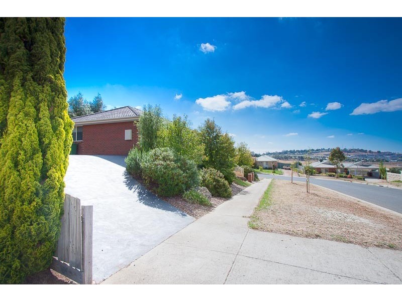 28 Backhaus Avenue, Sunbury VIC 3429
