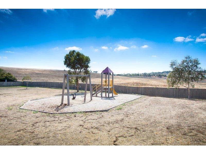 28 Backhaus Avenue, Sunbury VIC 3429