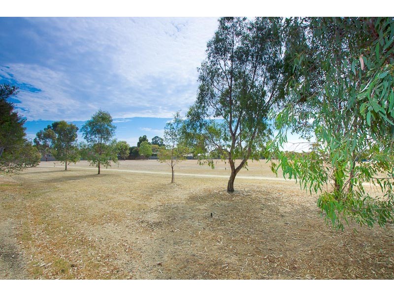 22 Ervine Close, Sunbury VIC 3429