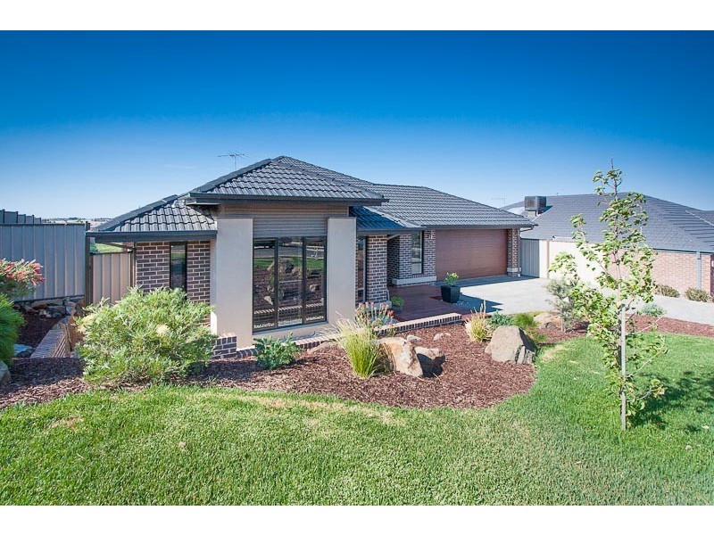 12 Knightsbridge Street, Sunbury VIC 3429