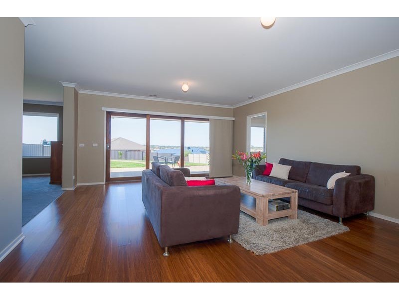 12 Knightsbridge Street, Sunbury VIC 3429