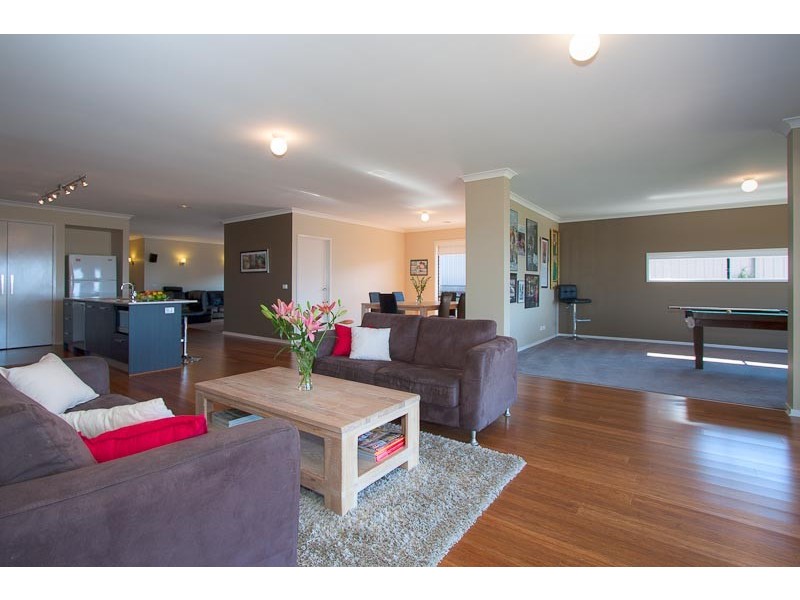 12 Knightsbridge Street, Sunbury VIC 3429