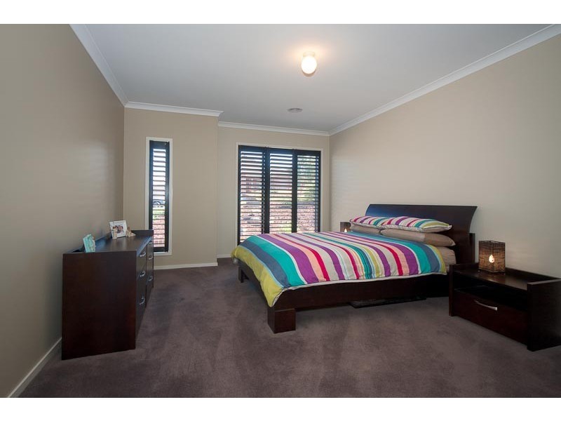 12 Knightsbridge Street, Sunbury VIC 3429