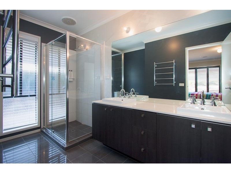 12 Knightsbridge Street, Sunbury VIC 3429