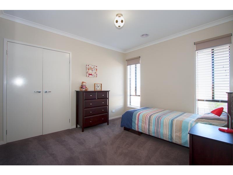 12 Knightsbridge Street, Sunbury VIC 3429