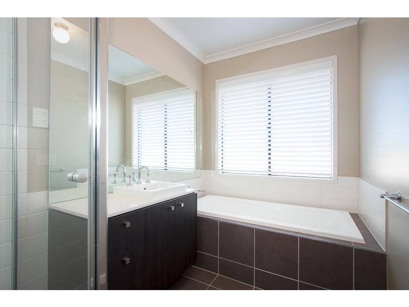 12 Knightsbridge Street, Sunbury VIC 3429