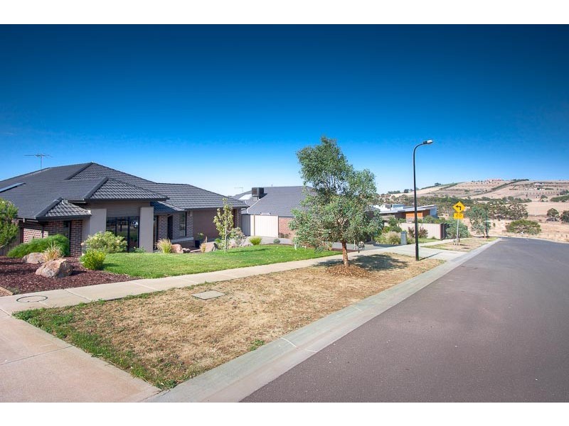 12 Knightsbridge Street, Sunbury VIC 3429