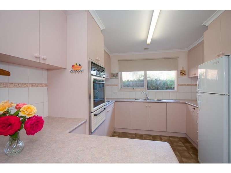 27 Ervine Close, Sunbury VIC 3429