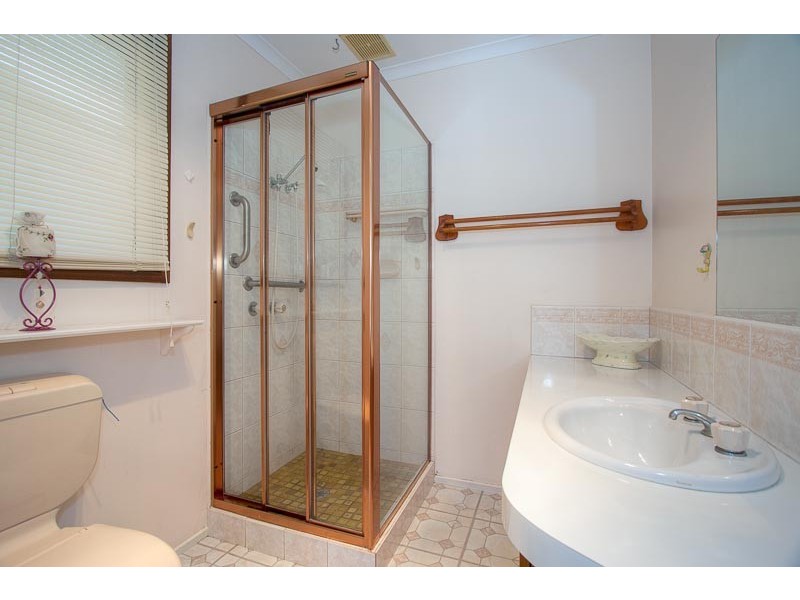 27 Ervine Close, Sunbury VIC 3429