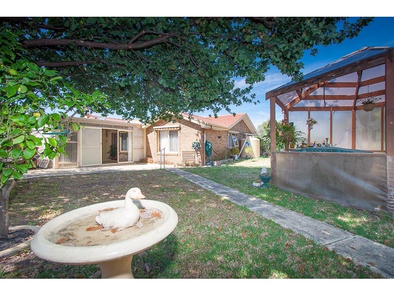 27 Ervine Close, Sunbury VIC 3429