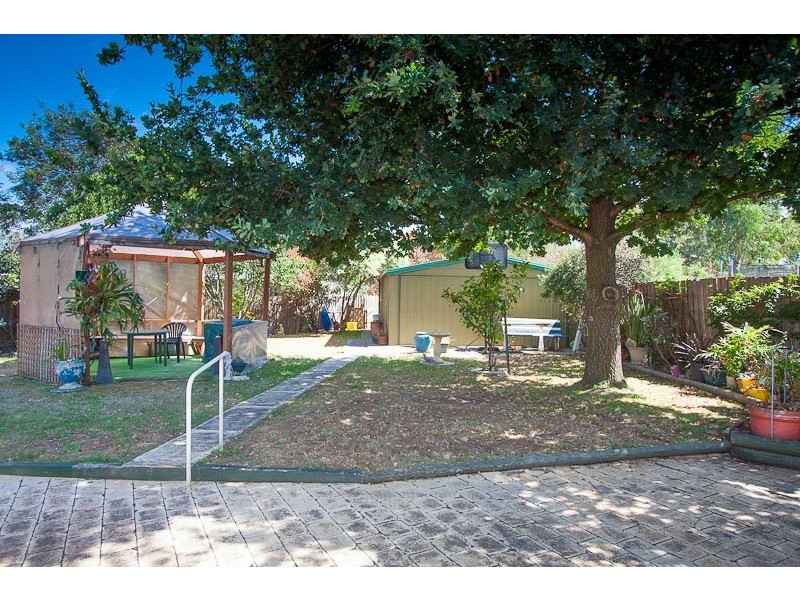 27 Ervine Close, Sunbury VIC 3429