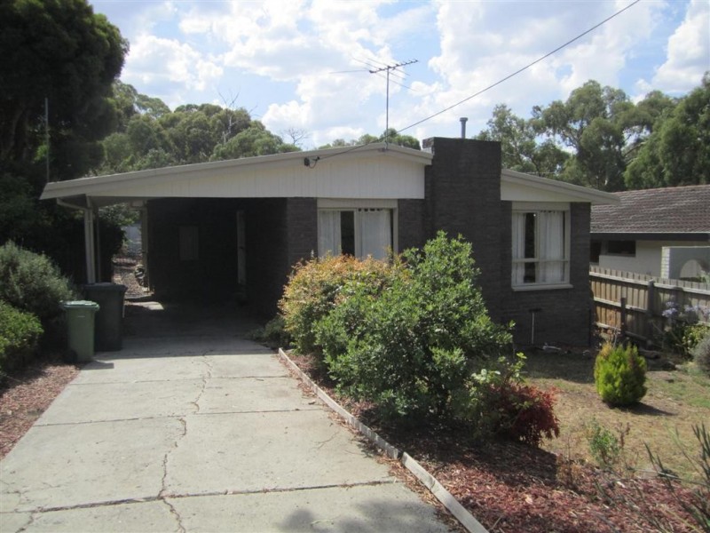 12 FADDEN GROVE, Sunbury VIC 3429