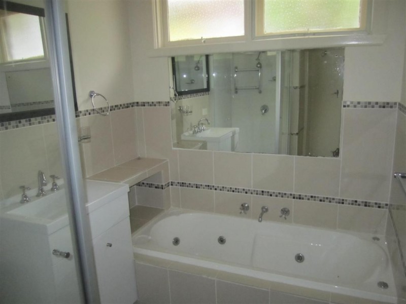 12 FADDEN GROVE, Sunbury VIC 3429