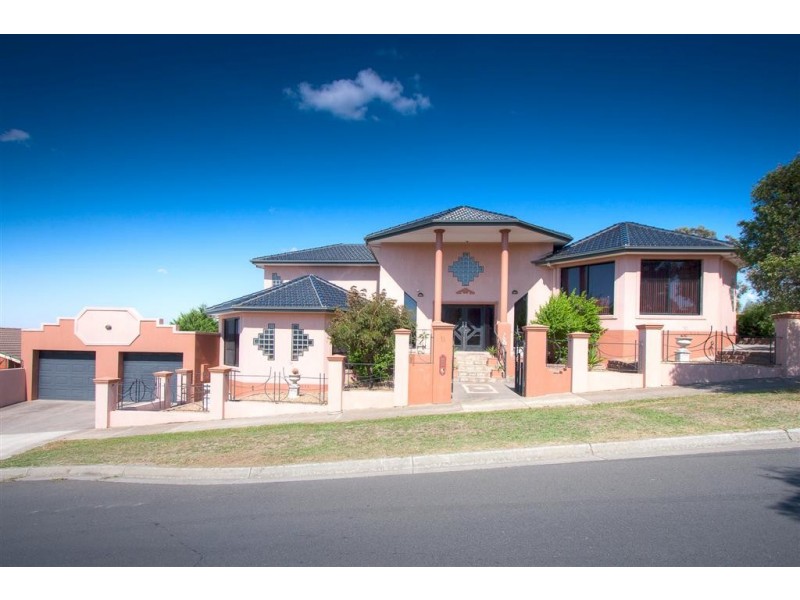11 Hill Grove, Sunbury VIC 3429