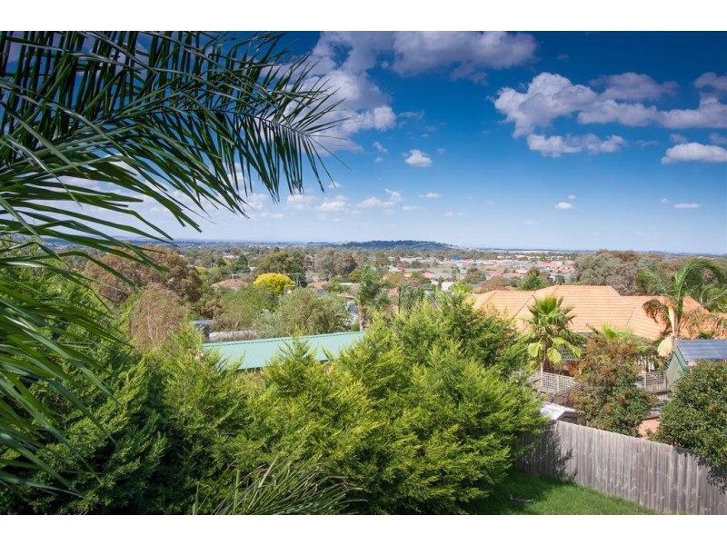 11 Hill Grove, Sunbury VIC 3429