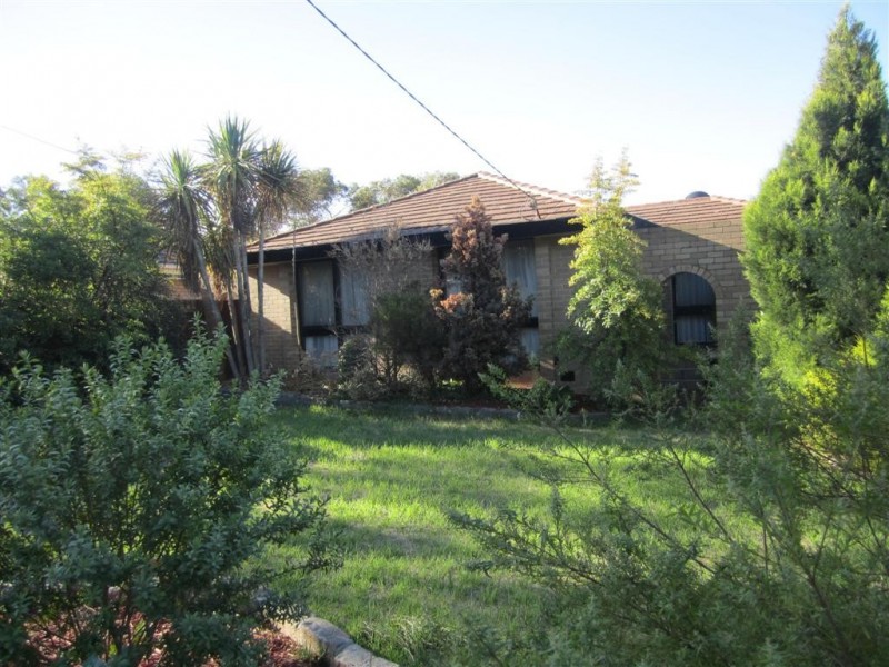 7 McCUBBIN COURT, Sunbury VIC 3429