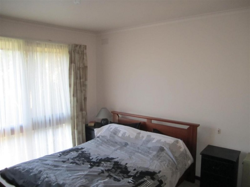 7 McCUBBIN COURT, Sunbury VIC 3429