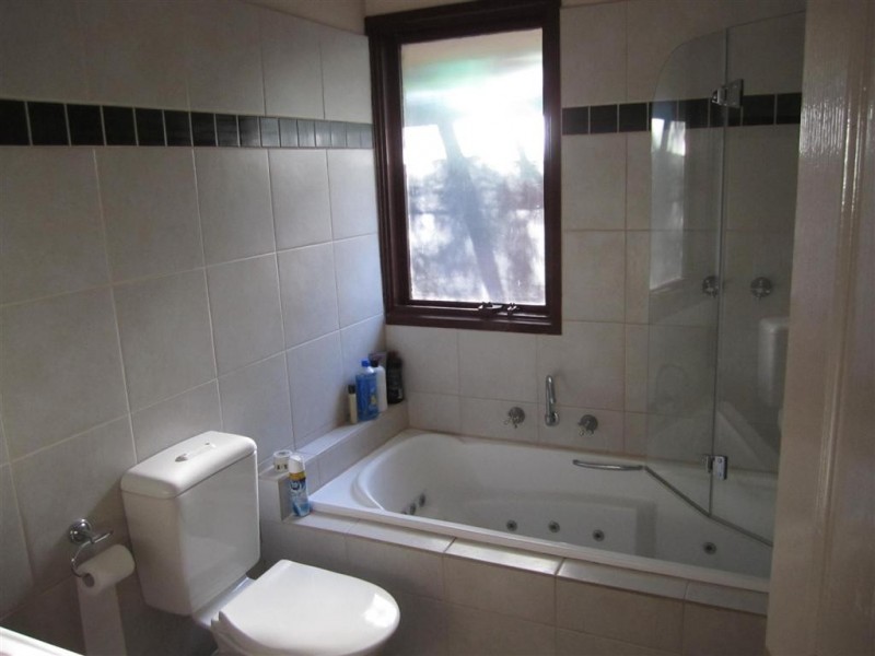 7 McCUBBIN COURT, Sunbury VIC 3429