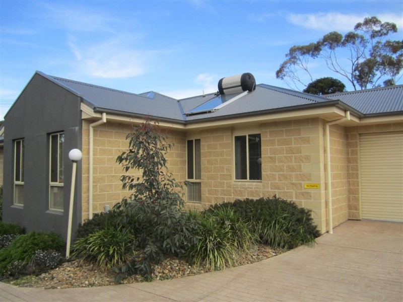 1/84 LIGAR STREET, Sunbury VIC 3429