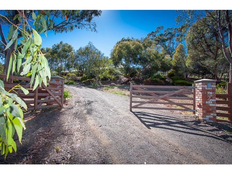 520 Racecourse Road, Sunbury VIC 3429