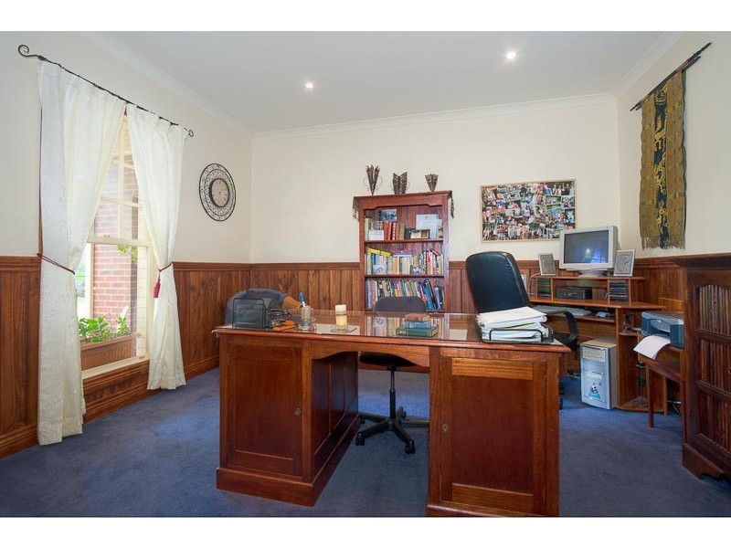 11 The Avenue, Sunbury VIC 3429