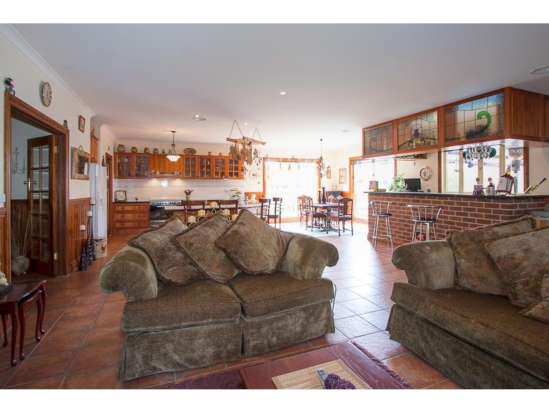 11 The Avenue, Sunbury VIC 3429