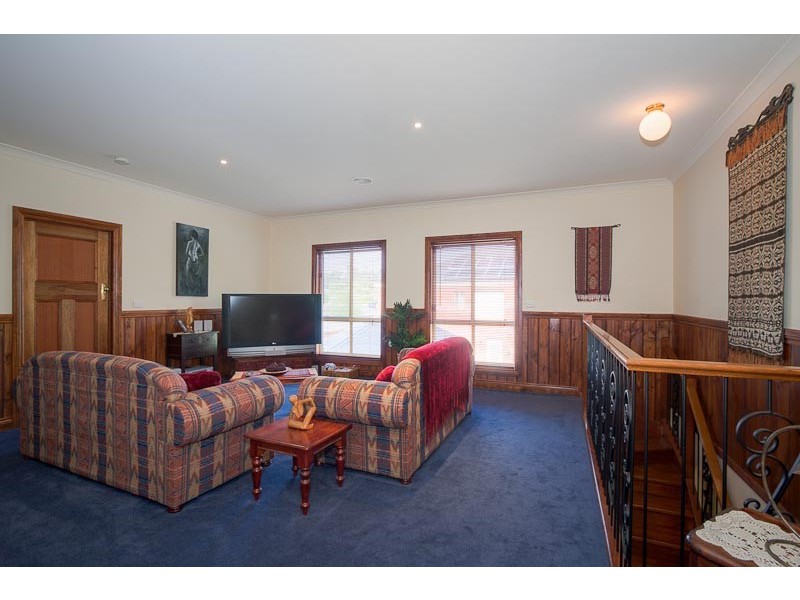 11 The Avenue, Sunbury VIC 3429