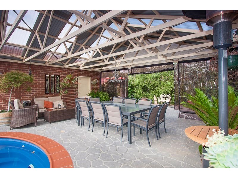 11 The Avenue, Sunbury VIC 3429