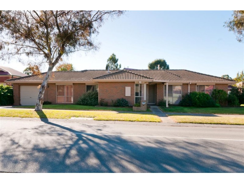 8 THORNTON AVENUE, Sunbury VIC 3429