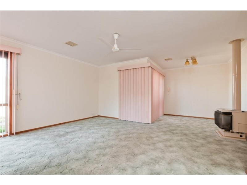 8 THORNTON AVENUE, Sunbury VIC 3429