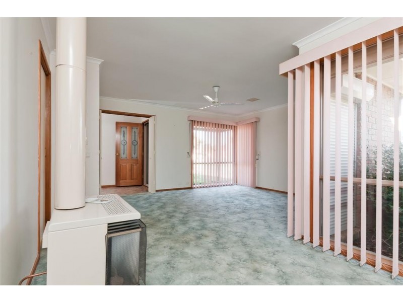 8 THORNTON AVENUE, Sunbury VIC 3429