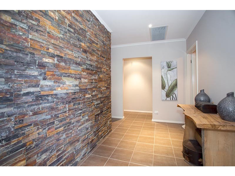 45 Canterbury Avenue, Sunbury VIC 3429