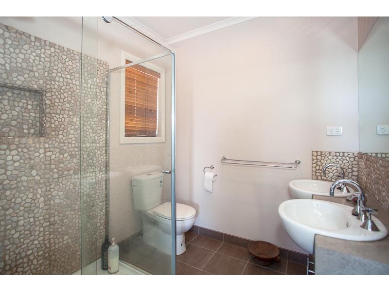 45 Canterbury Avenue, Sunbury VIC 3429