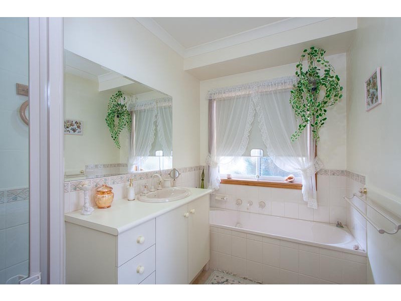 26 Thornton Avenue, Sunbury VIC 3429