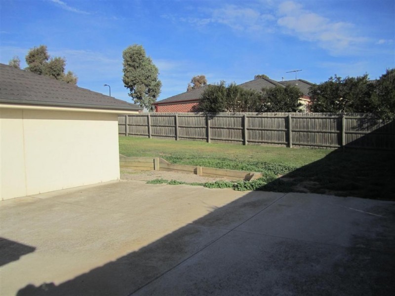 5 BLUEGUM WAY, Sunbury VIC 3429