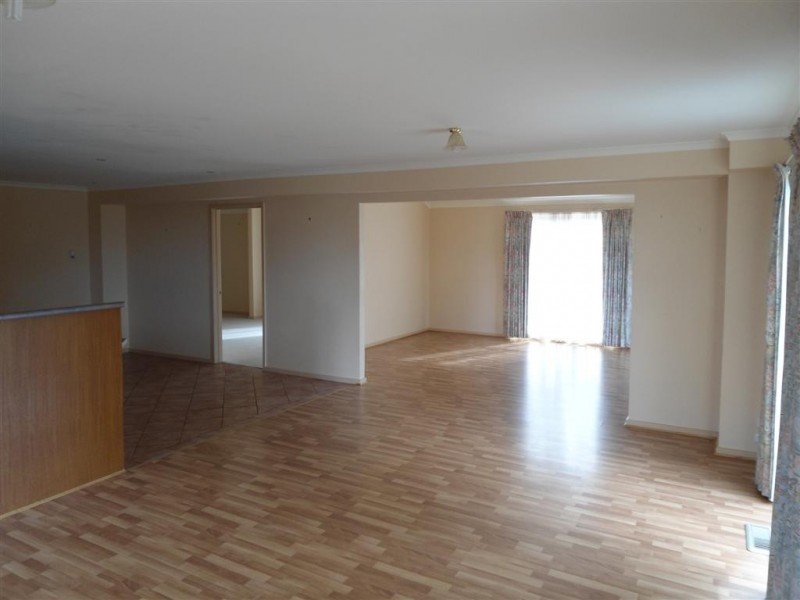 82 Stewarts Lane, Sunbury VIC 3429