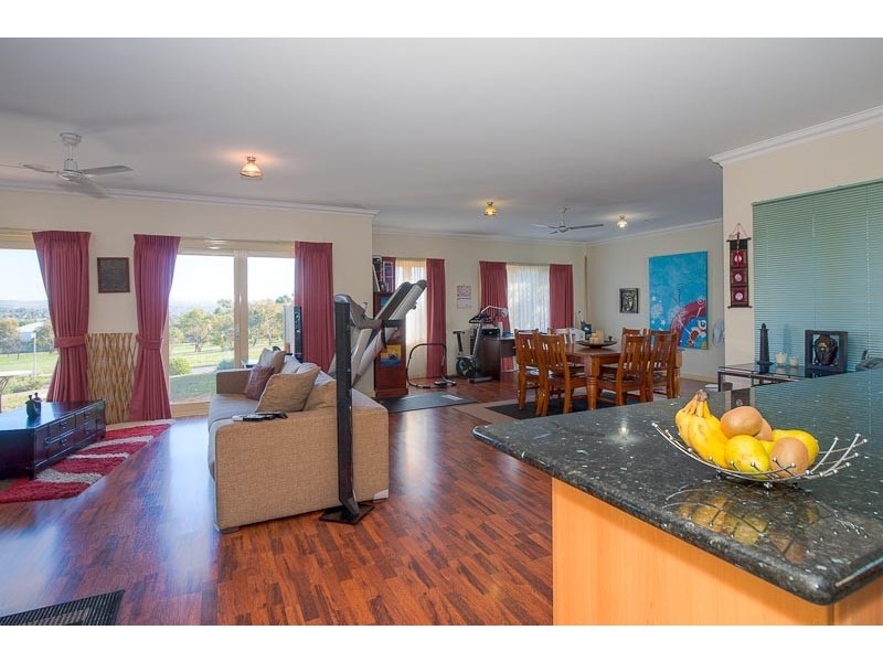 13 Outlook Way, Sunbury VIC 3429