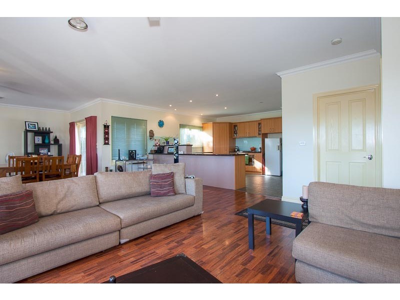 13 Outlook Way, Sunbury VIC 3429