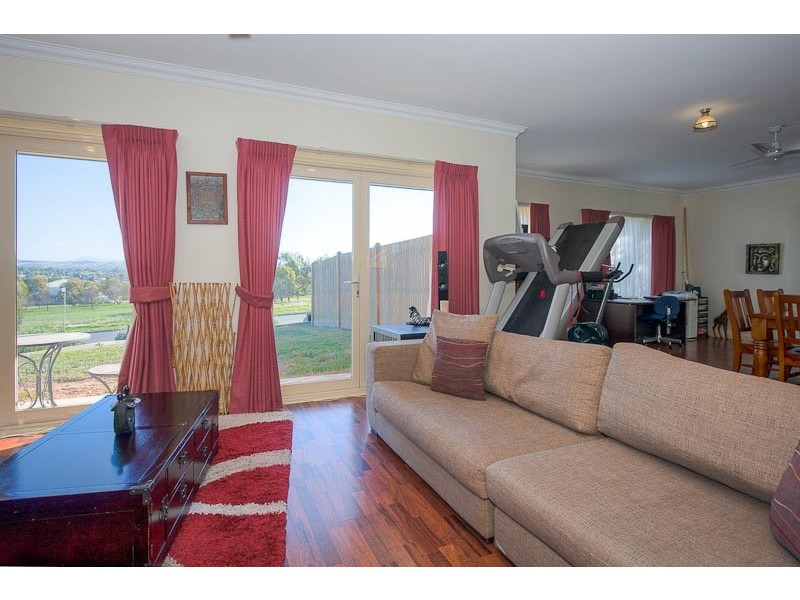 13 Outlook Way, Sunbury VIC 3429