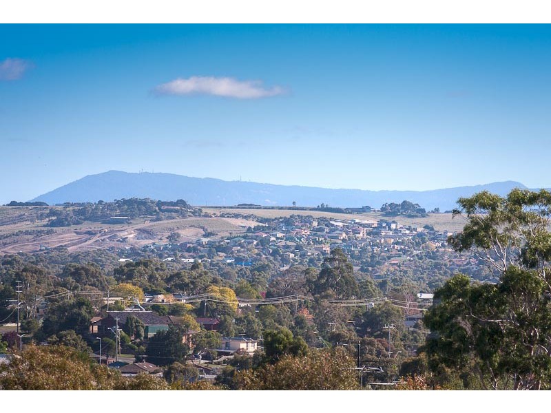 13 Outlook Way, Sunbury VIC 3429