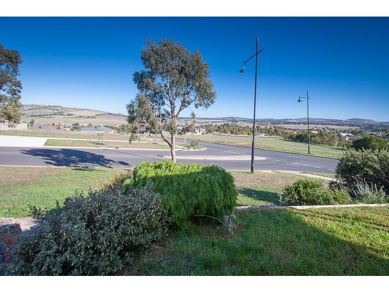 13 Outlook Way, Sunbury VIC 3429