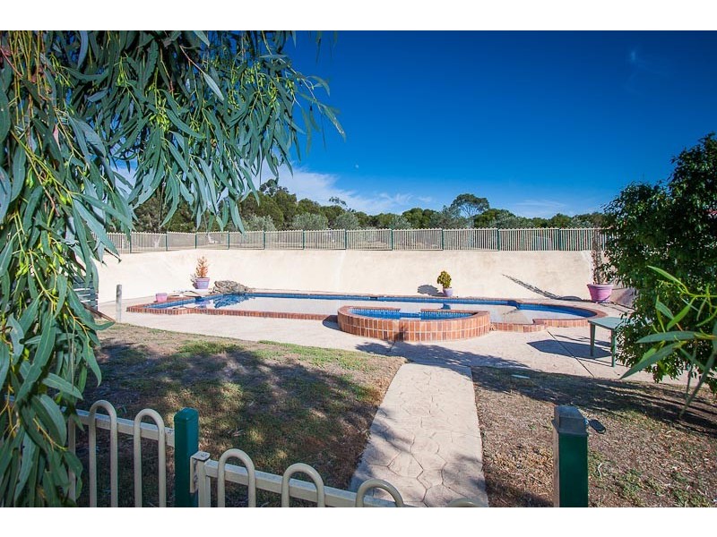 40 Callander Close, Sunbury VIC 3429
