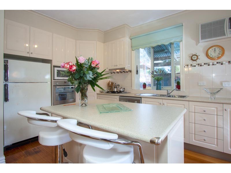 24 Higgins Avenue, Sunbury VIC 3429